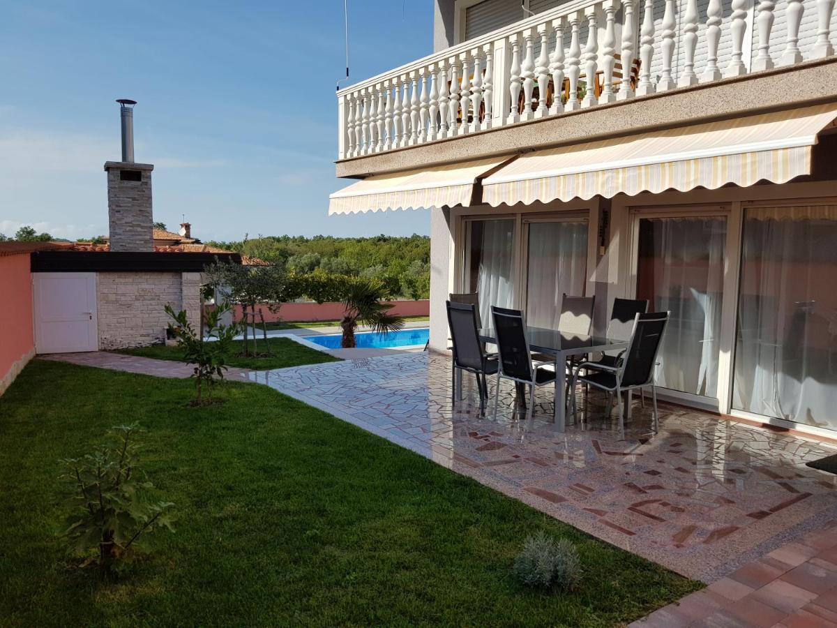 Ferienhaus Bucic Buje Exteriér fotografie
